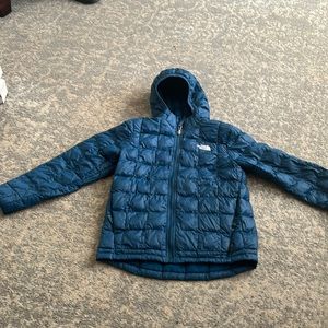 North face thermoball eco light weight coat boys size M blue